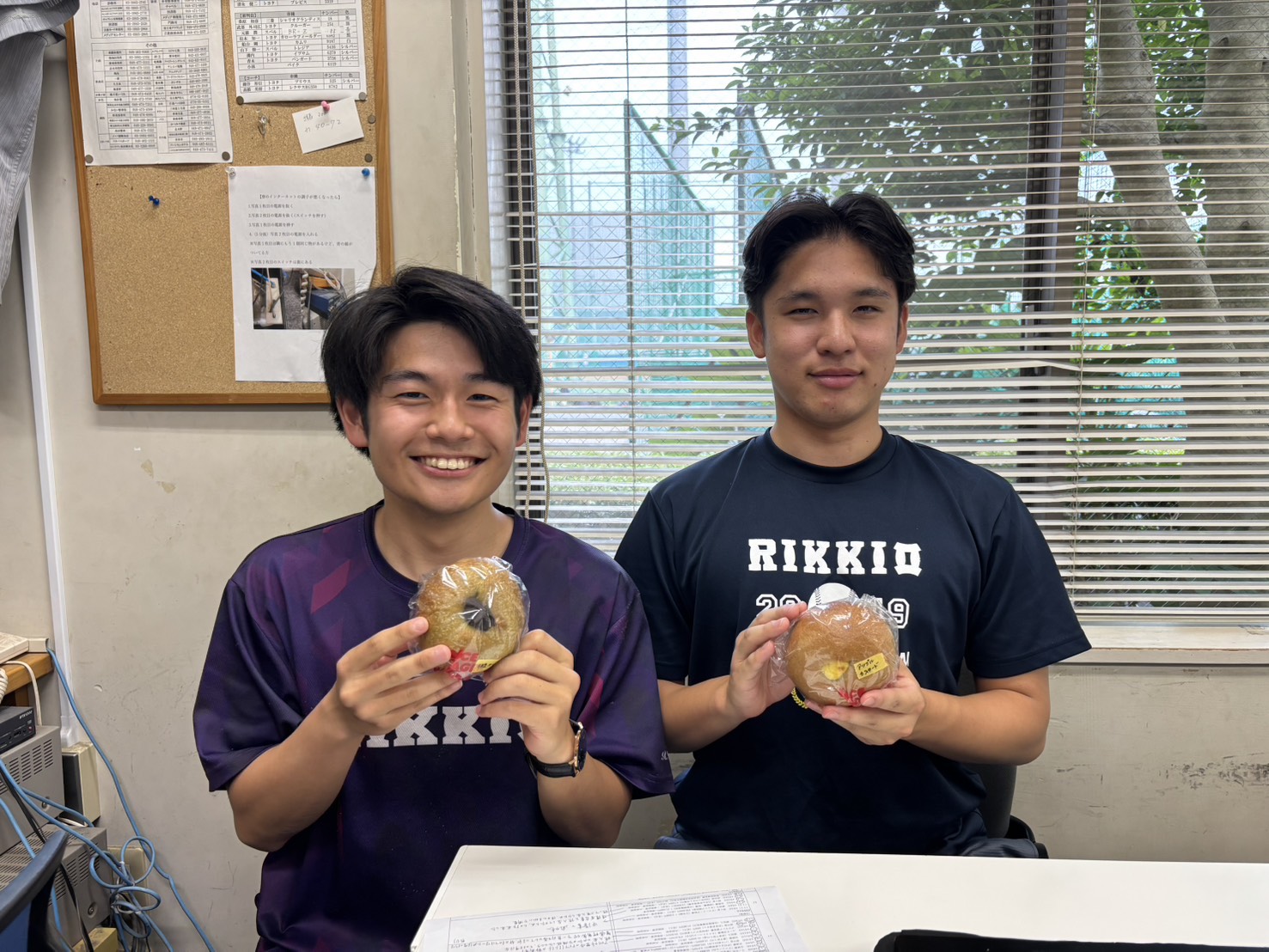 立教大学野球部へ差し入れを行いました